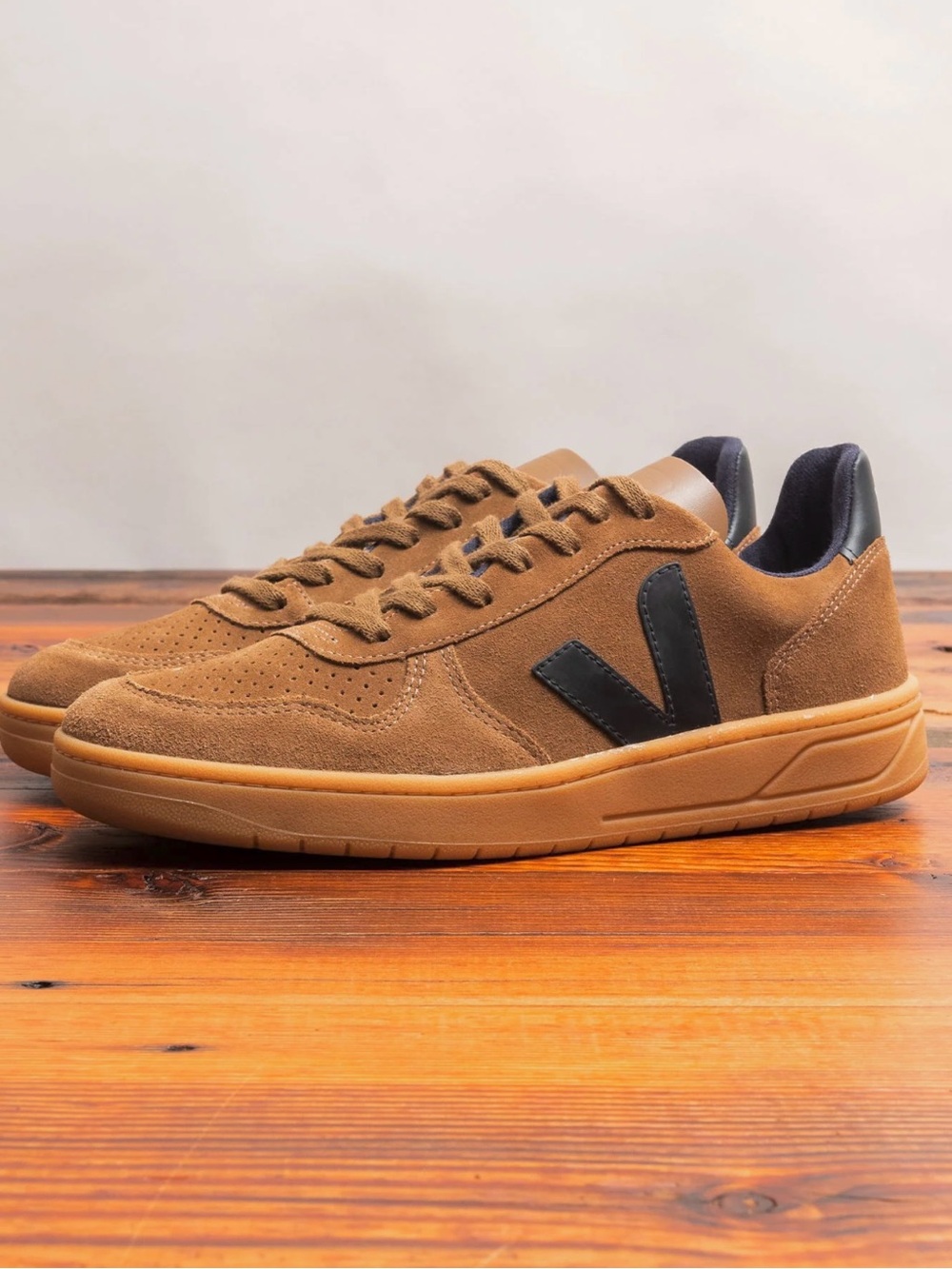 VEJA V-10 Sneaker in Brown Suede Men’s size 9